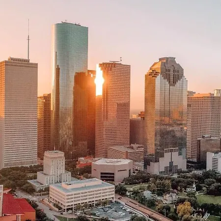Ferienwohnung Modern Urban Oasis With Private Parking In Downtown Houston